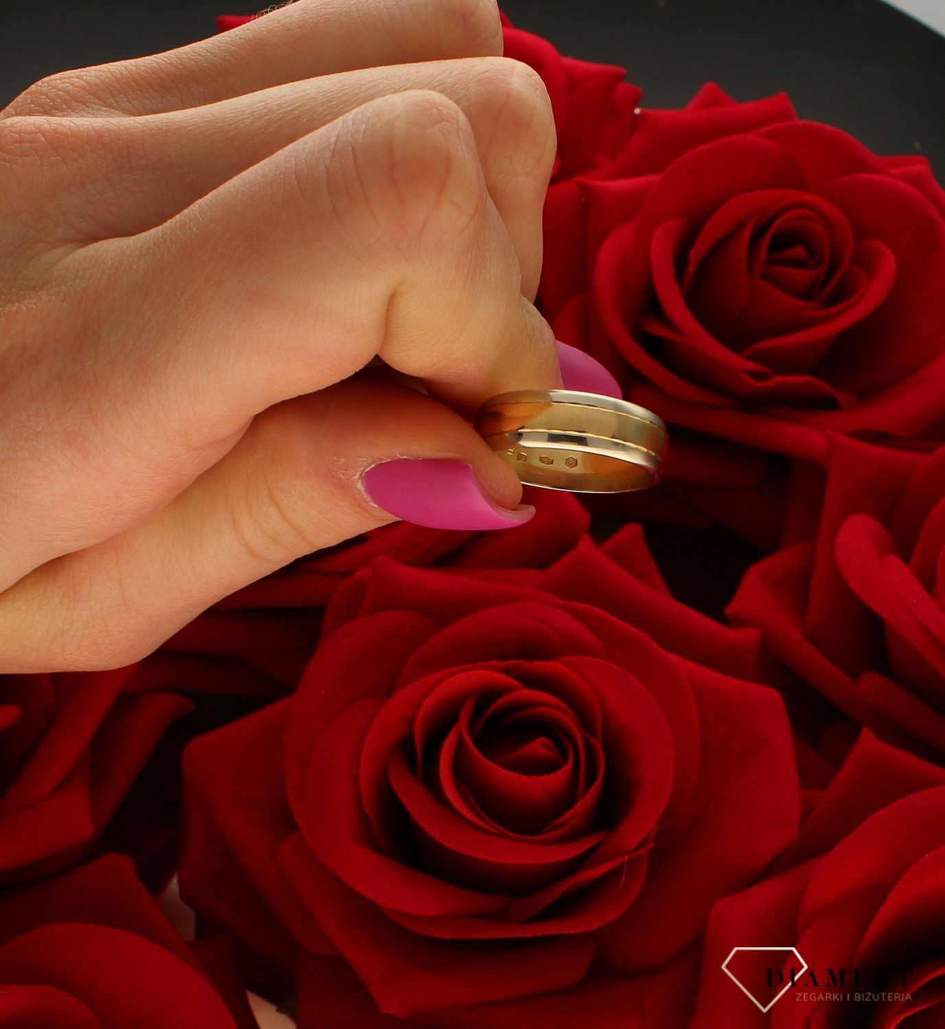 Złota obrączka półokrągła 6,5mm z białymi brzegami 585 – Żółte i Białe Złoto  Rozmiar 17.jpg